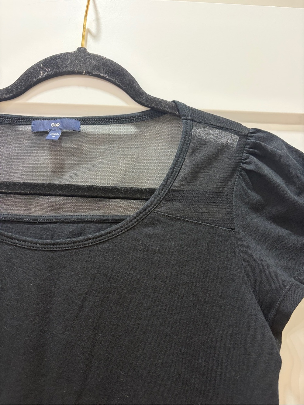 Gap Chic Slim Fit Wardrobe Capsule Black Sheer-Yoke Puff Sleeve Women's Top - Picture 3 of 5